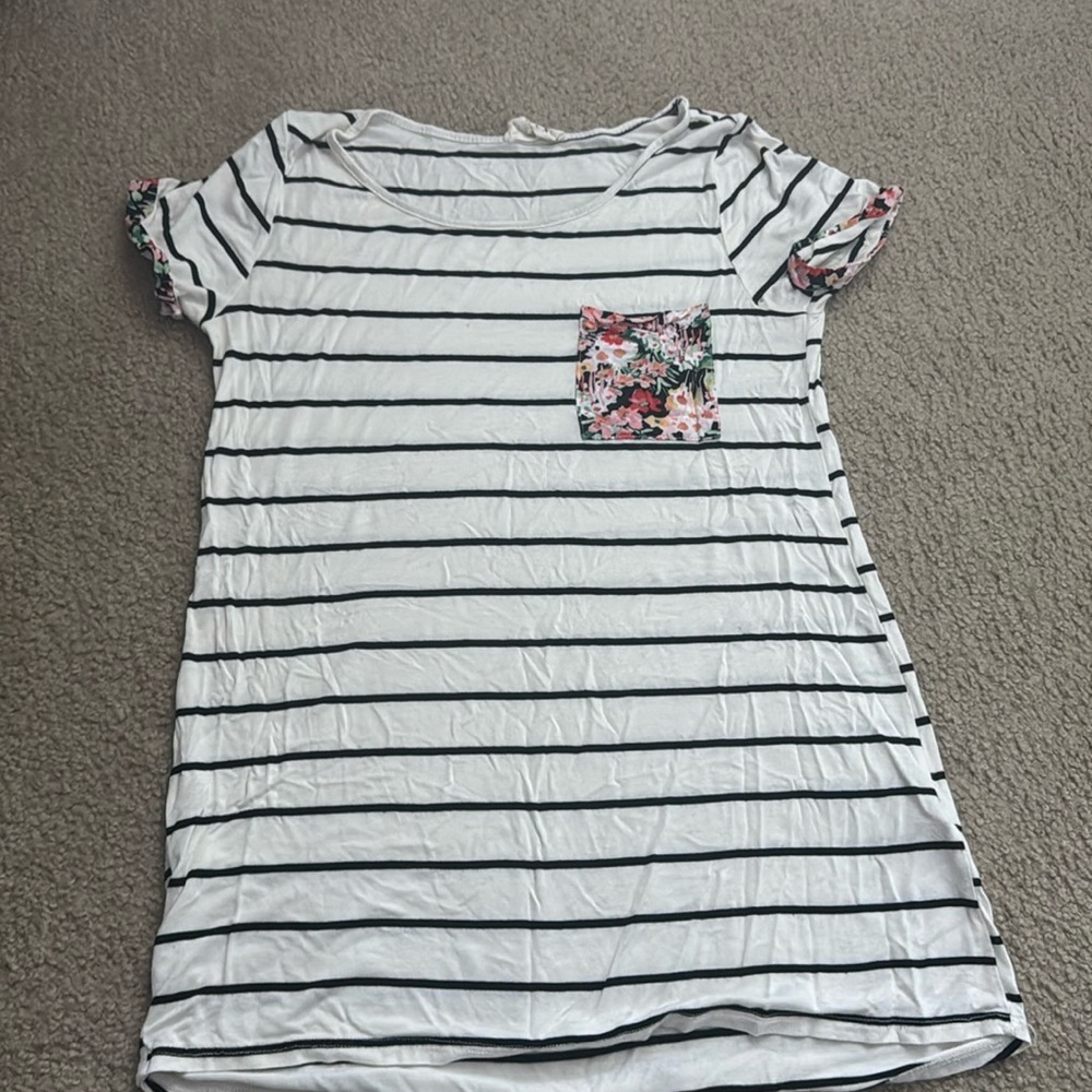 Betseys Boutique short sleeve shirt.